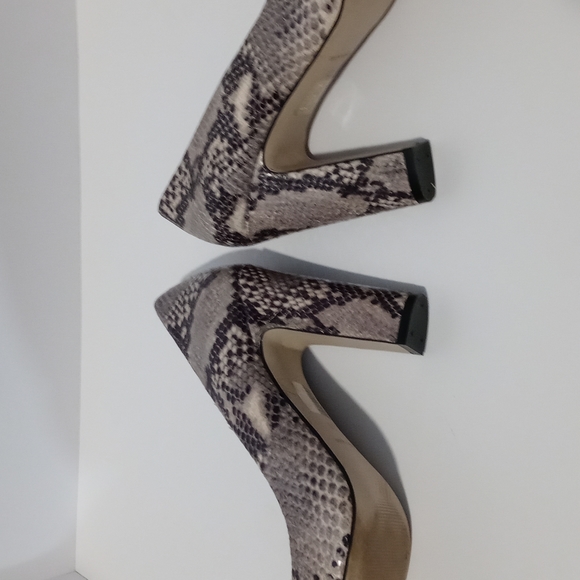 Ladie's Heels - Picture 4 of 8